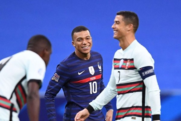 Mẹ của Mbappe: Con trai tôi rất thích Ronaldo. Khi anh ấy còn là một đứa trẻ, anh ấy luôn nói rằng a
