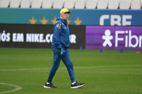 A Shuai: Tôi sẽ để Neymar chơi ở giữa thay vì cánh, và tôi sẵn sàng tiếp tục huấn luyện Brazil sau W