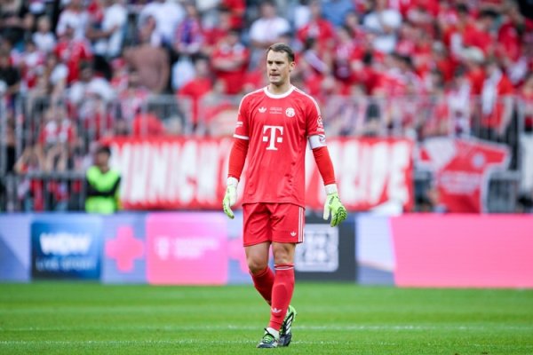 Neuer trở thành cầu thủ lâu đời nhất trong lịch sử Champions League của Bayern