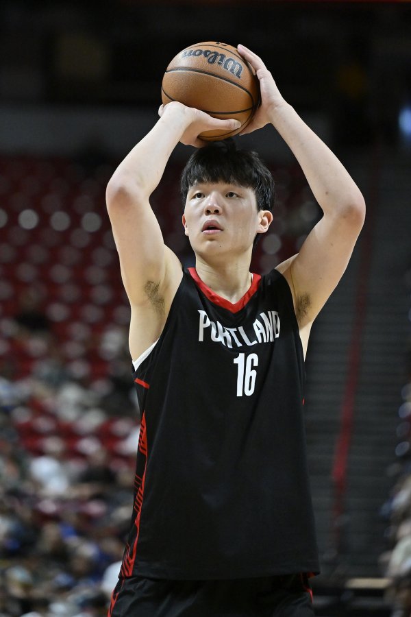 LƯU Ý TEAM: Yang Hansen có tiềm năng trở thành một ngôi sao. The Trail Blazers sẽ không mất tiền nếu