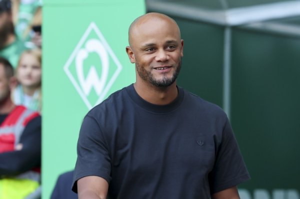 Nếu Frankfurt thắng, Kompany sẽ trở thành huấn luyện viên đầu tiên trong lịch sử giành được mười trậ